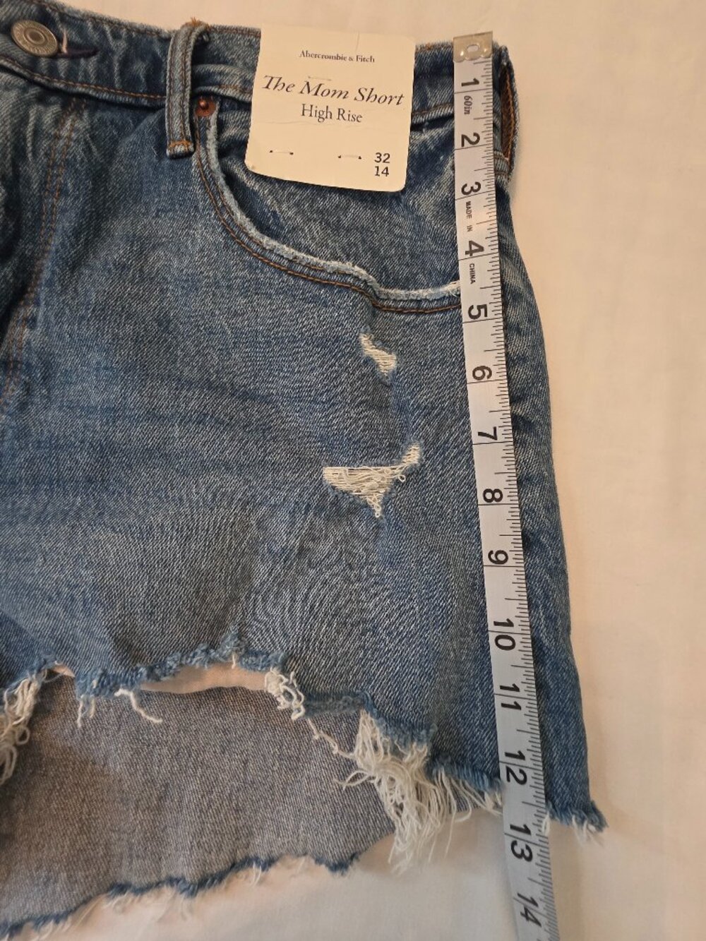 Abercrombie & Fitch "The Mom Short" High Rise, Size 32/14 - Picture 8 of 8